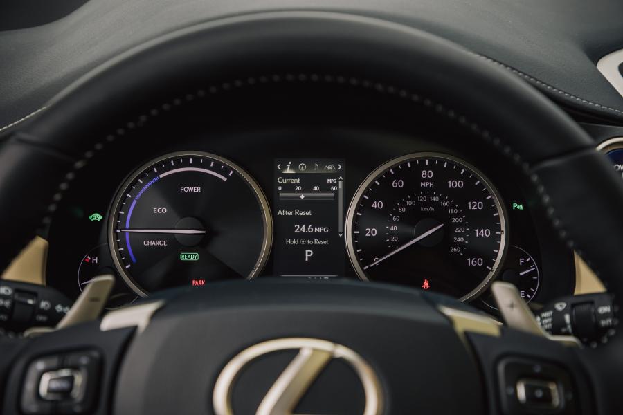 Панель приборов Lexus NX300h 2017 года  (NA) (фото 10 из 15)